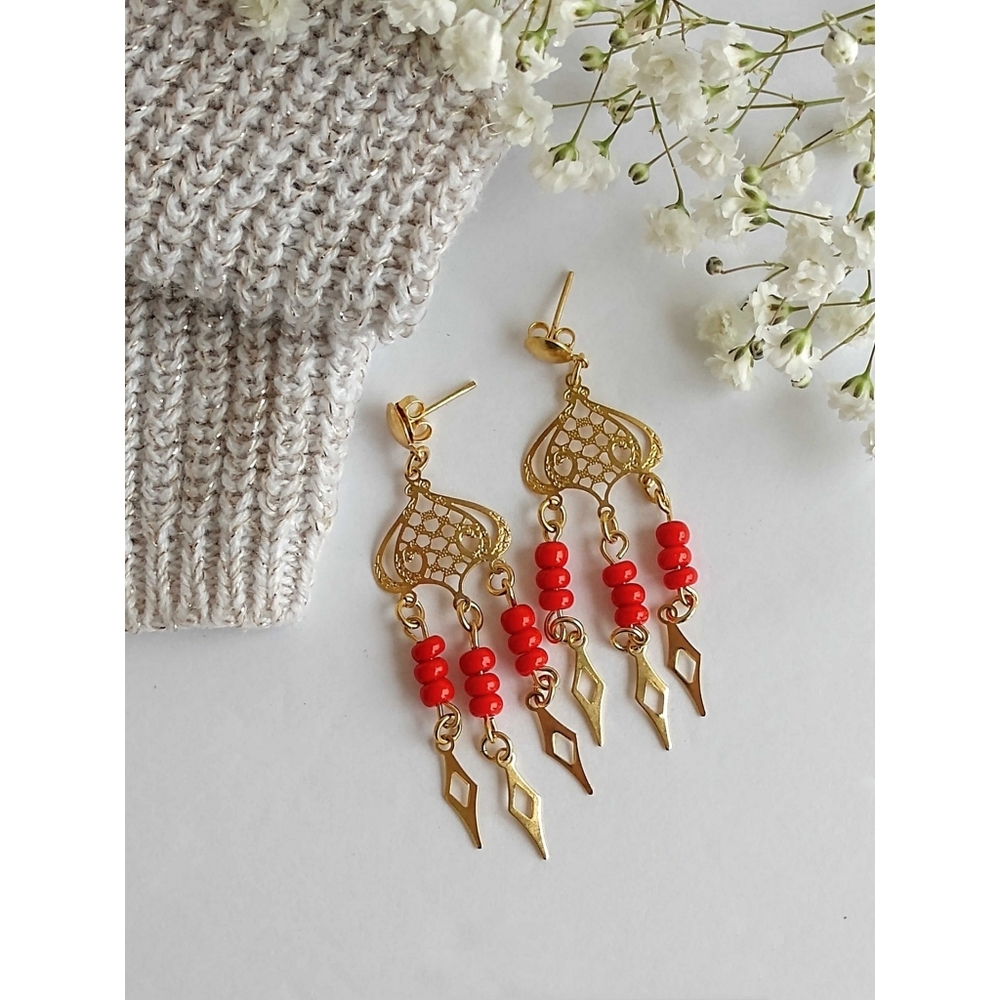 NWOT Eastern Flair Gold Red Dangle Earrings